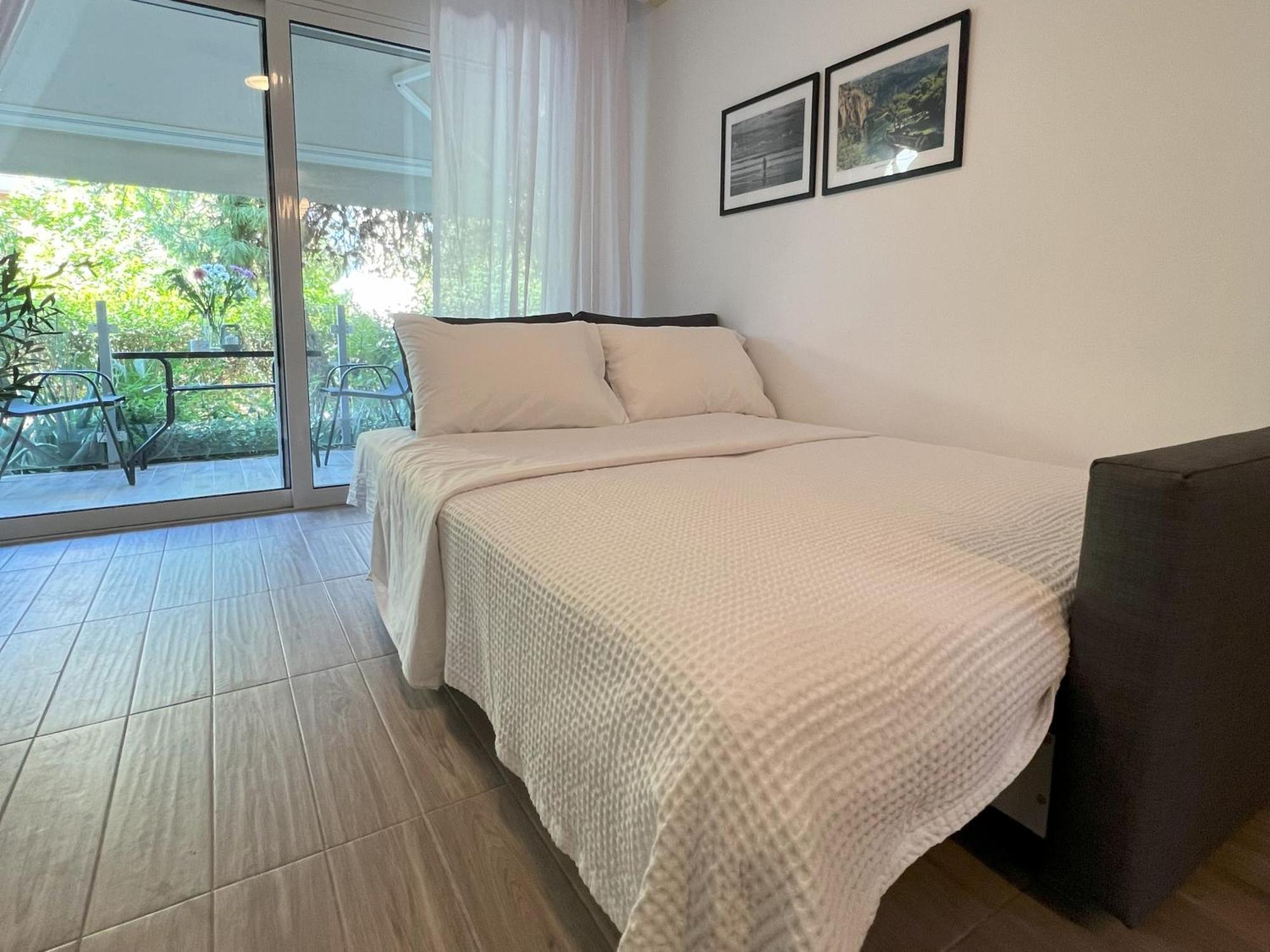 Emerald Lake Residence Αθήνα Εξωτερικό φωτογραφία